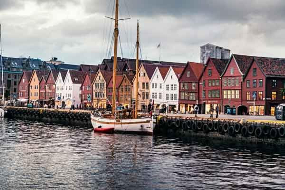 Bryggen fue el muelle desde el que los comerciantes de la Liga Hanseática exportaron bacalao en salazón a Europa hasta el siglo XVII.