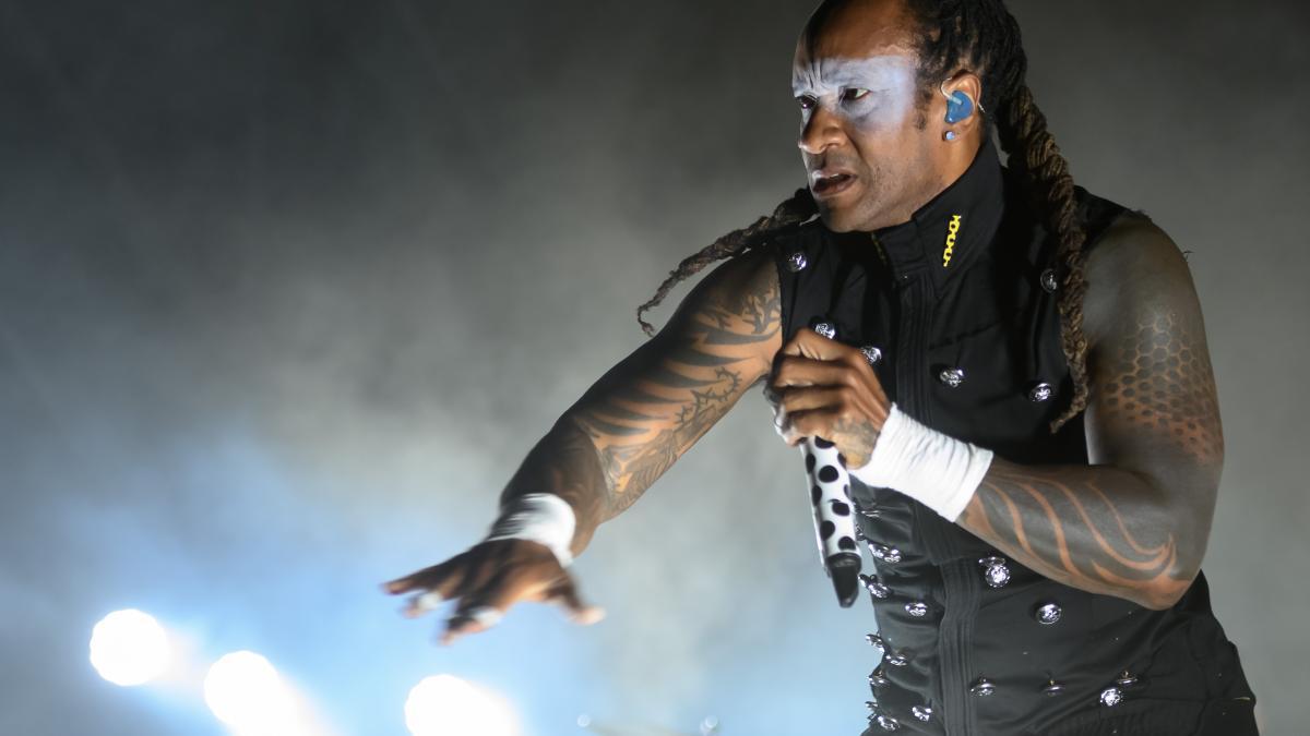 Maxim, de The Prodigy, durante su actuación en el Icónica Sevilla Fest