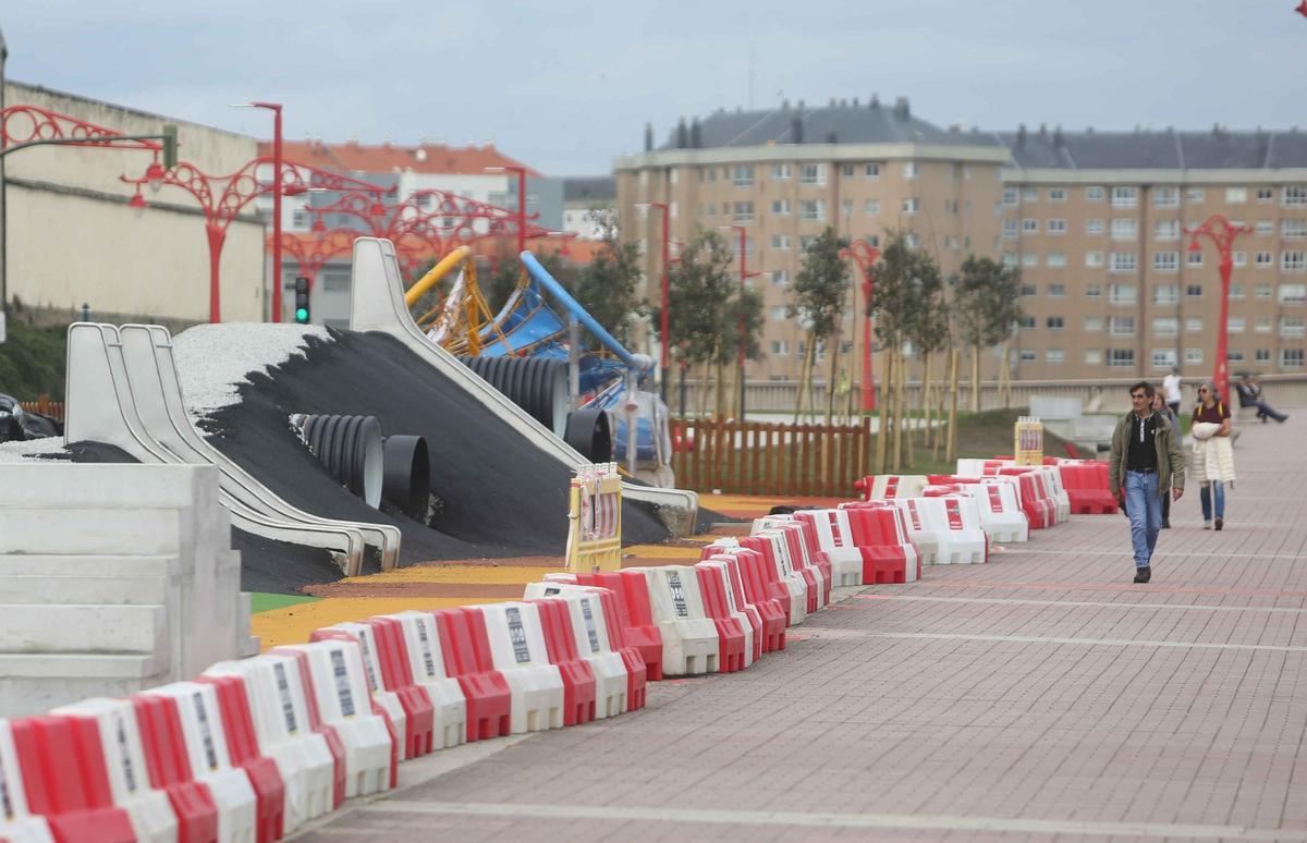Últimos retoques en la obra del paseo marítimo de A Coruña