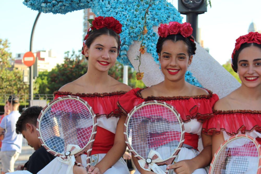 Marina, Sara, Rocío, Daniela y dos generaciones de embajadoras de la fiesta