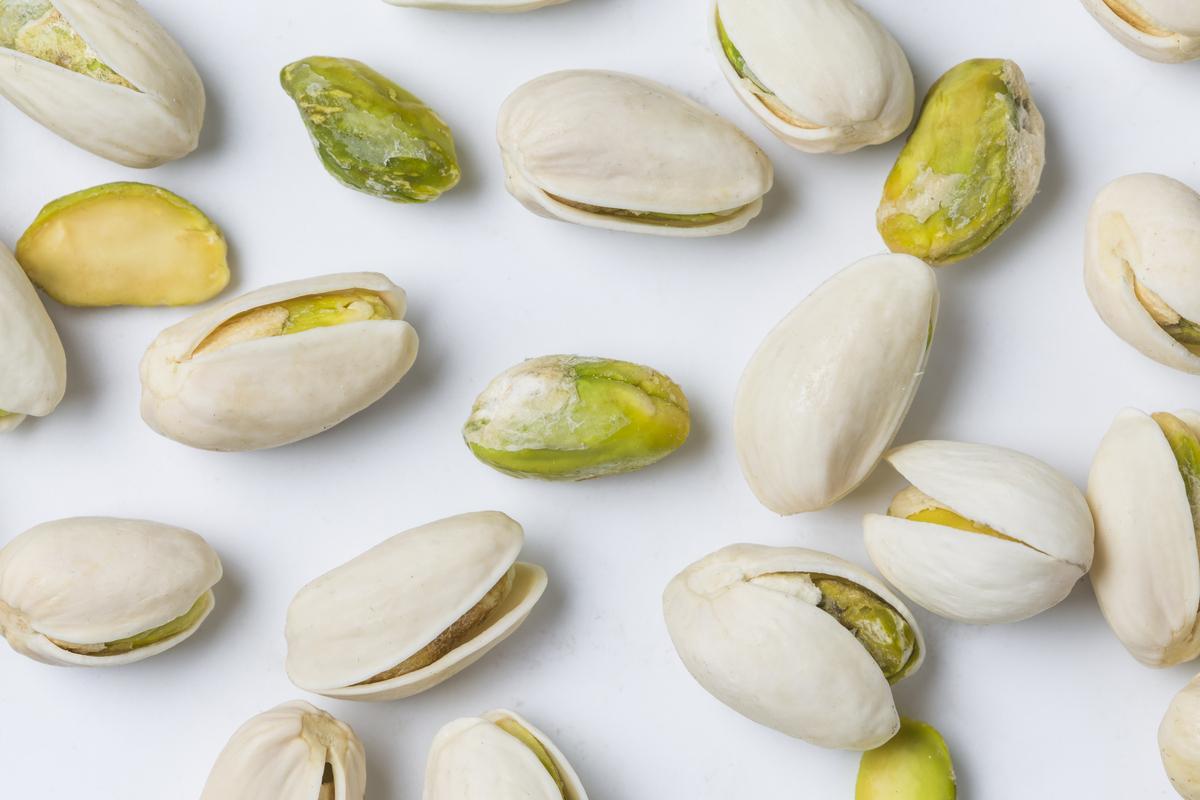 Los pistachos son una fuente de vitaminas, en concreto C y E, y rico en fitoquímicos como tocoferoles, carotenoides y compuestos fenólicos