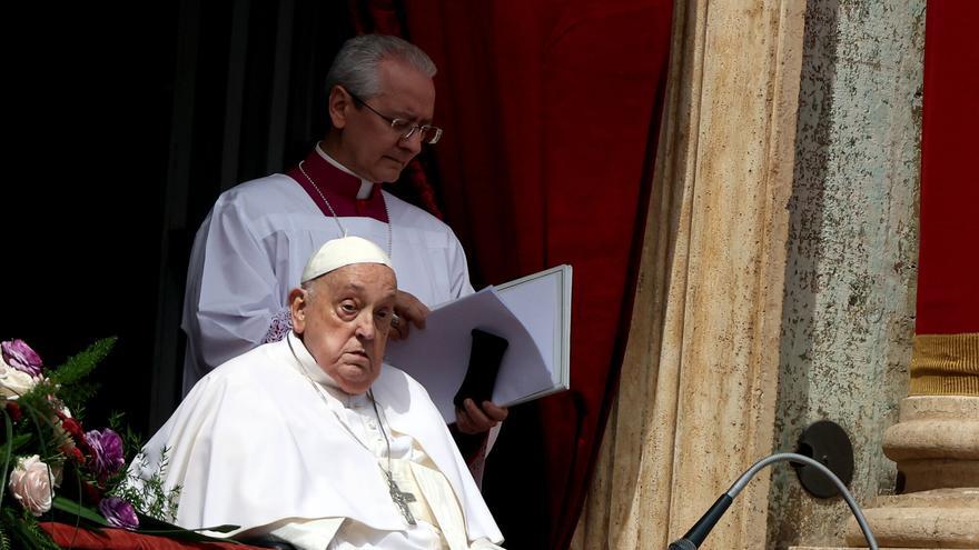 El Papa, este domingo, durante la Misa de Pascua, en la plaza de San Pedro. / ZUMA vía Europa Press / ZUMA vía Europa Press