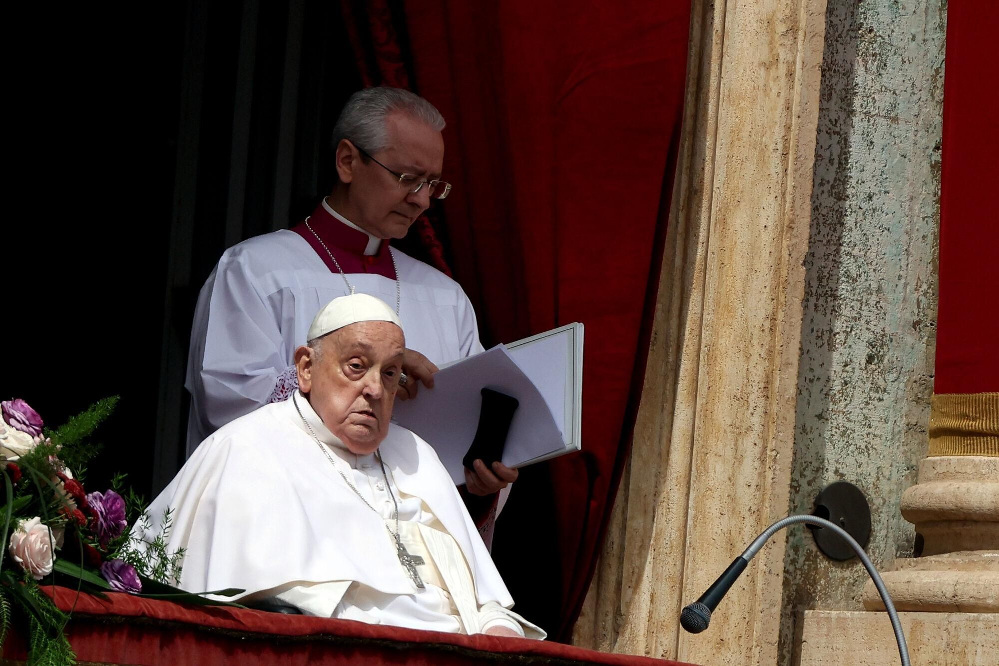 April 20, 2025, Rome, Italy: Pope Francis attends the Holy Mass on Easter Sunday and 'Urbi et Orbi' Blessing at Saint Peter's Square.,Image: 990432310, License: Rights-managed, Restrictions: , Model Release: no, Credit line: Marco Iacobucci / Zuma Press / ContactoPhoto Editorial licence valid only for Spain and 3 MONTHS from the date of the image, then delete it from your archive. For non-editorial and non-licensed use, please contact EUROPA PRESS. 20/04/2025 ONLY FOR USE IN SPAIN. Marco Iacobucci / Zuma Press / ContactoPhoto;pope;francis;holy;mass;easter;sunday;urbi;et;orbi;blessing;christianity;christians;christian;religion;religious;faith;belief;tradition;traditional;celebrations;miacobucci.holy.mass.easter0072.JPG;Press;20250420_aaa_s197_271.jpg;Muere el Papa Francisco;