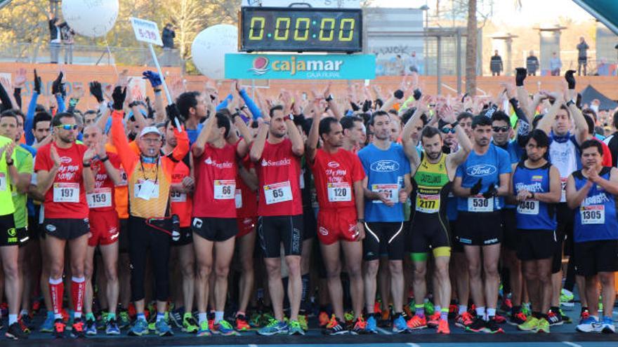 Salida de la V Carrera de las Empresas Valencianas en el Estadio del Turia