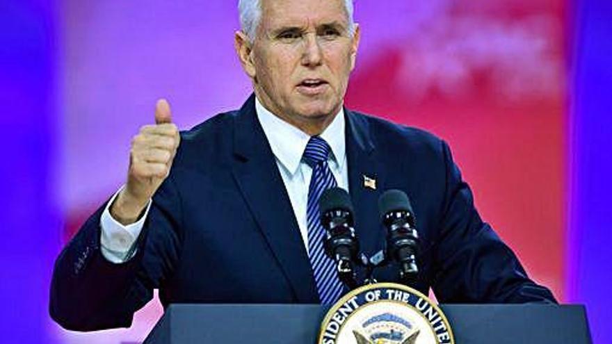 Pence va anunciar la revocació del visat a 77 veneçolans.