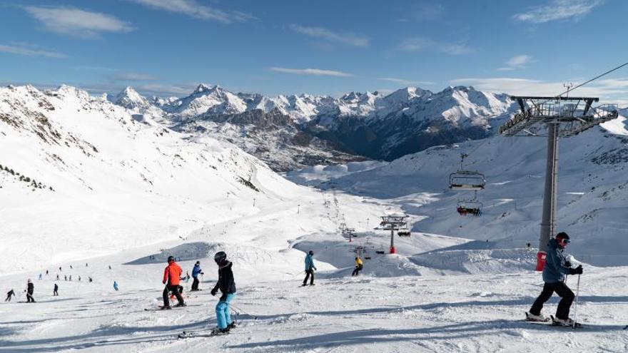 Formigal abrió sus pistas de esquí el sábado 3 de diciembre con casi 30 kilómetros esquiables. | GRUPO ARAMÓN