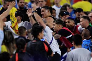 Batalla campal en la Copa América entre Colombia y Uruguay
