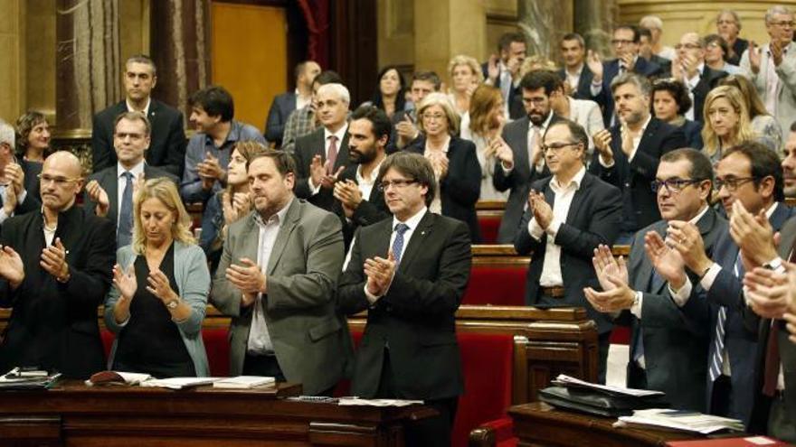 El Parlament da un paso más hacia la independencia