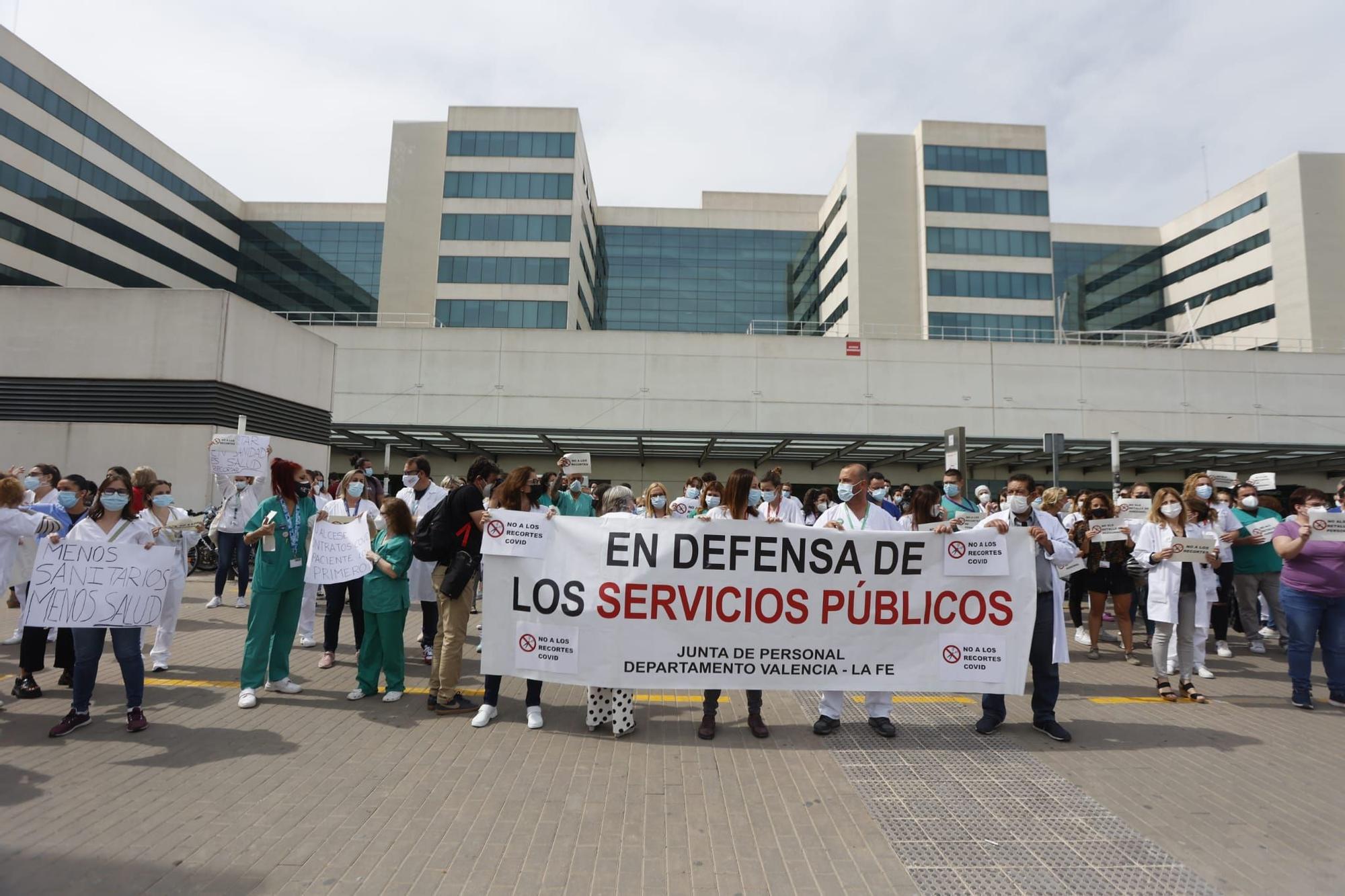 Personal sanitario protesta ante la falta de "transparencia" en la bolsa de Sanitat