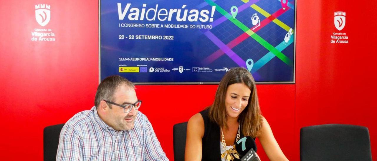 Los concejales Lino Mouriño y Paola María, en la presentación del “Vaiderúas!”.