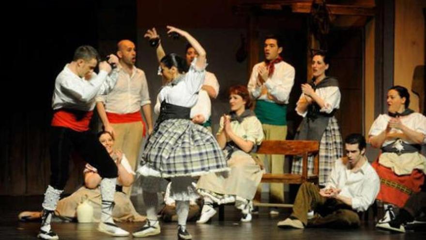 Representación de una zarzuela en 2010 en el teatro Colón. / víctor echave