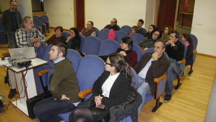 Un momento de la charla celebrada en el Concello de Moaña. // Santos Álvarez