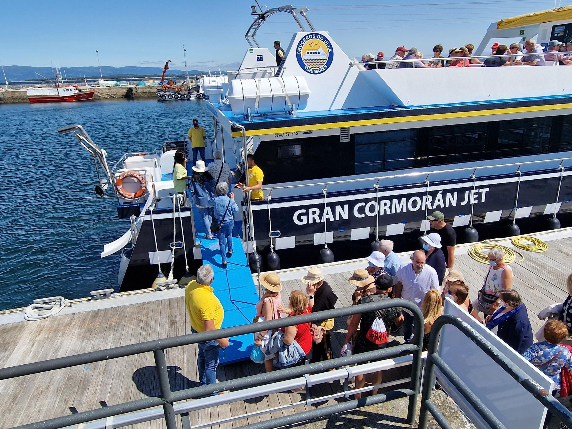 Turistas en los catamaranes de O Grove.