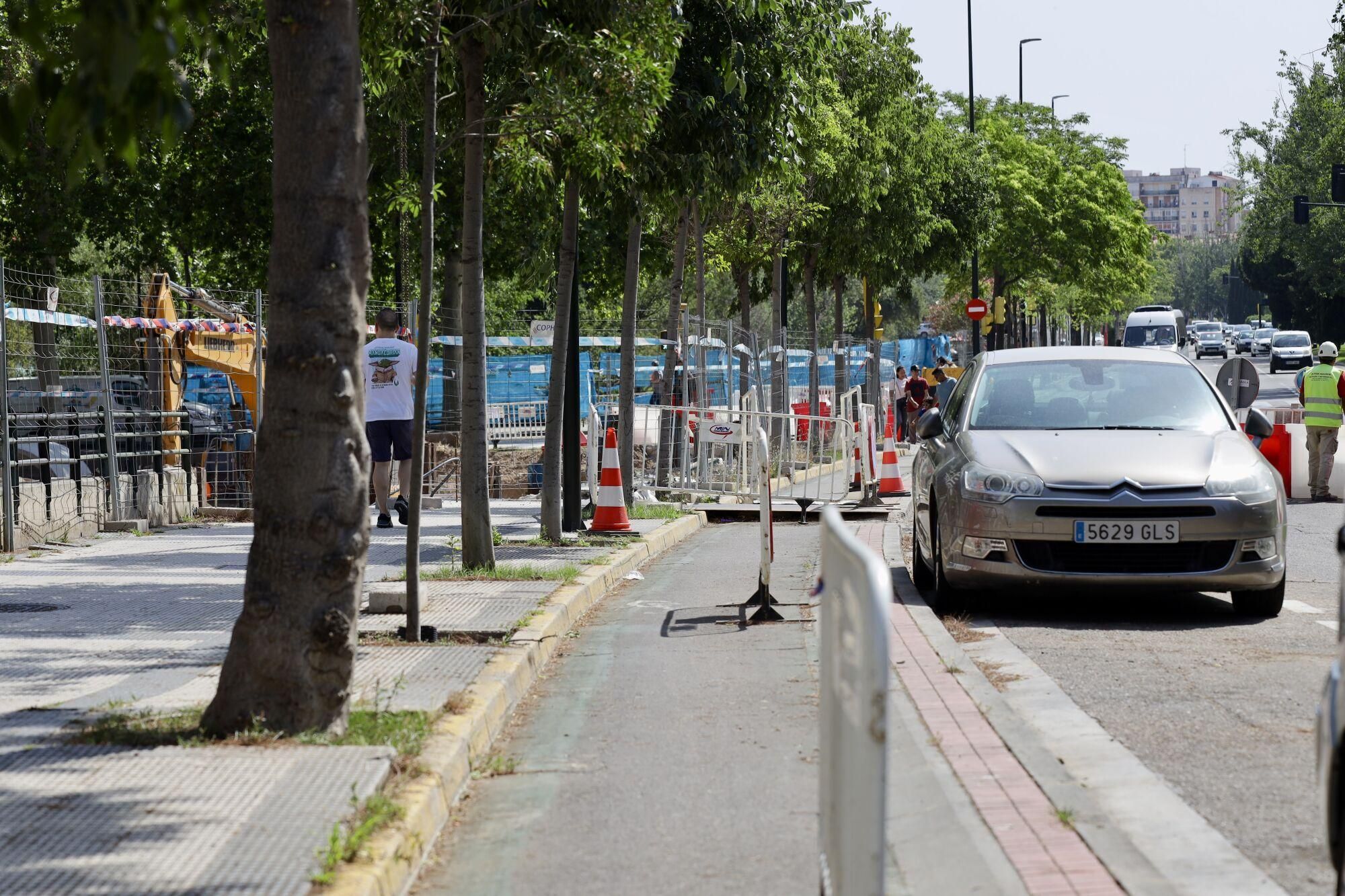 En imágenes | Las obras en el Huerva provocan cortes en el tráfico en Camino Las Torres
