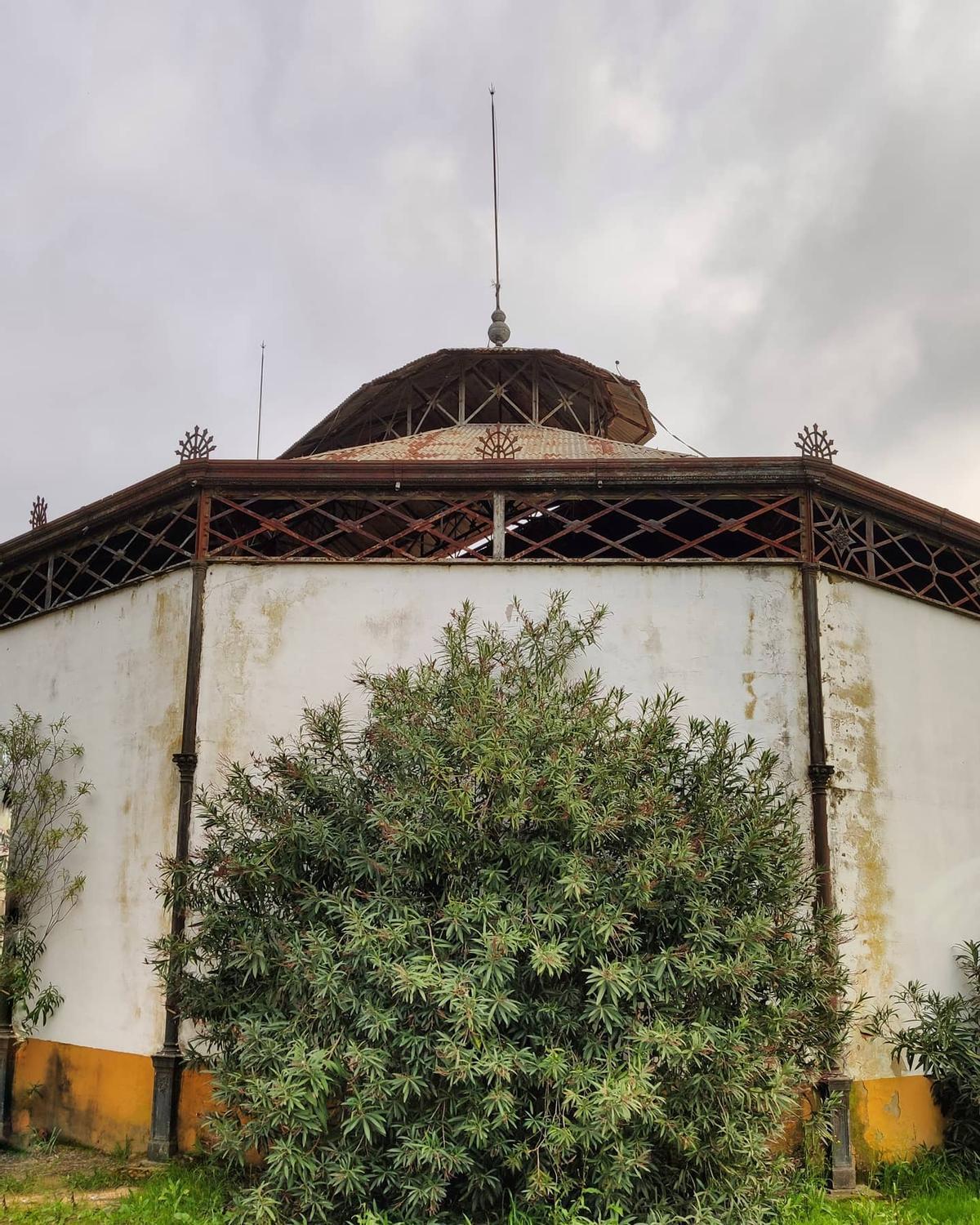 Así es el famoso edificio que viajo desde la Feria de Sevilla hasta un pueblo de Huelva: sus creadores también hicieron el Puente de Triana
