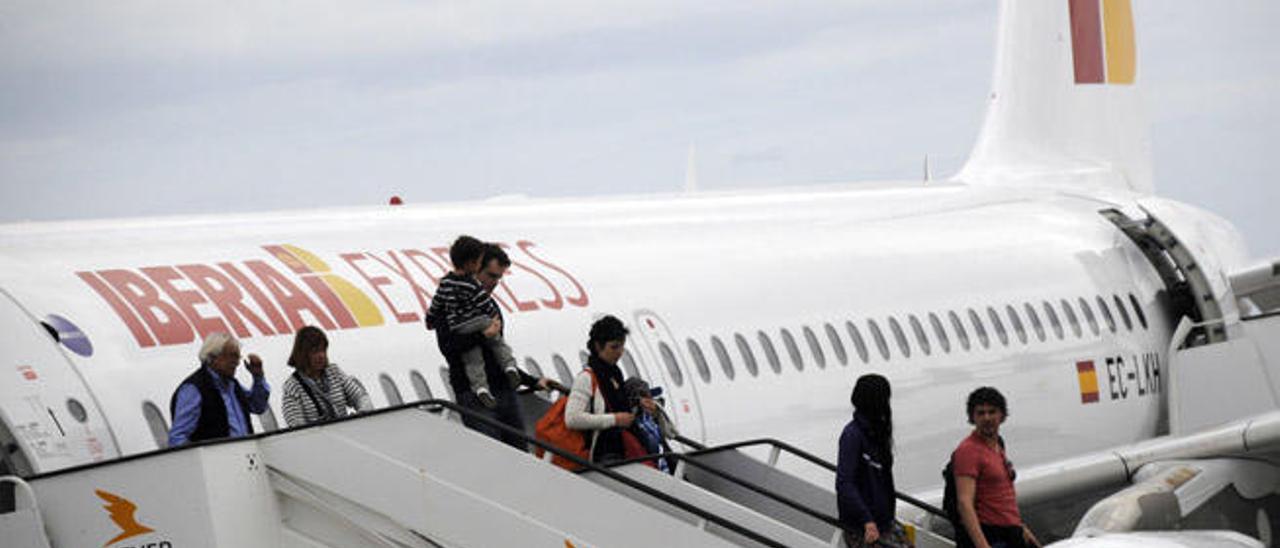 Vuelo de Iberia Express a su llegada a Arrecife.