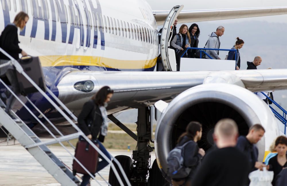 Llegada del primer vuelo entre Poznan y Castelló