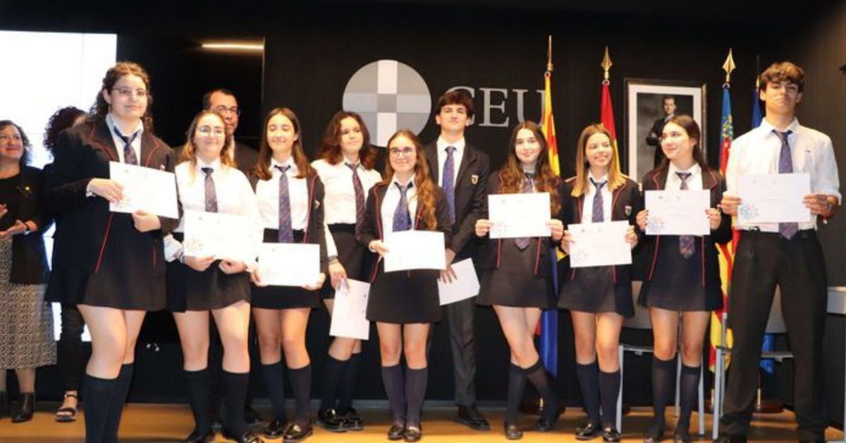 Alumnado de los colegios Altozano y Teresianas de Alicante ganan dos concursos de la Universidad CEU