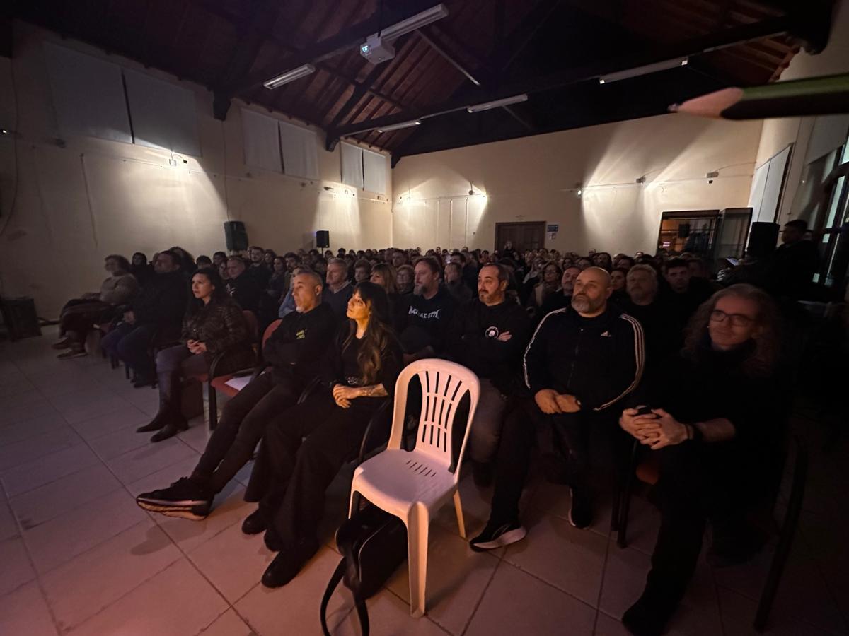 EN IMÁGENES: La presentación del documental que habla desde lo íntimo del Festival Unirock de Puerto de Vega EN IMÁGENES: La presentación del documental que habla desde lo íntimo del Festival Unirock de Puerto de Vega