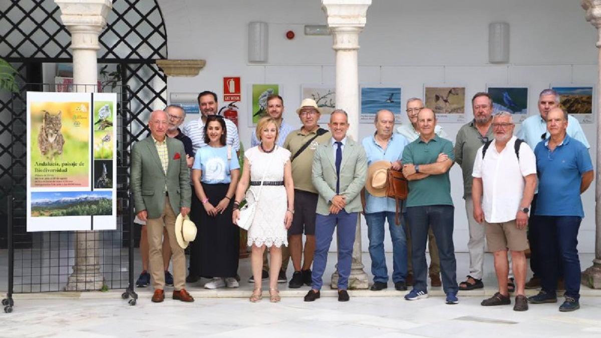 Participantes en la inauguración de la exposición sobre la biodiversidad andaluza.