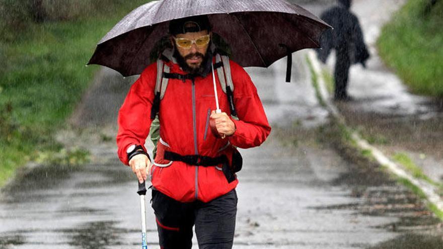 Un peregrino haciendo el Camino de Santiago // EFE