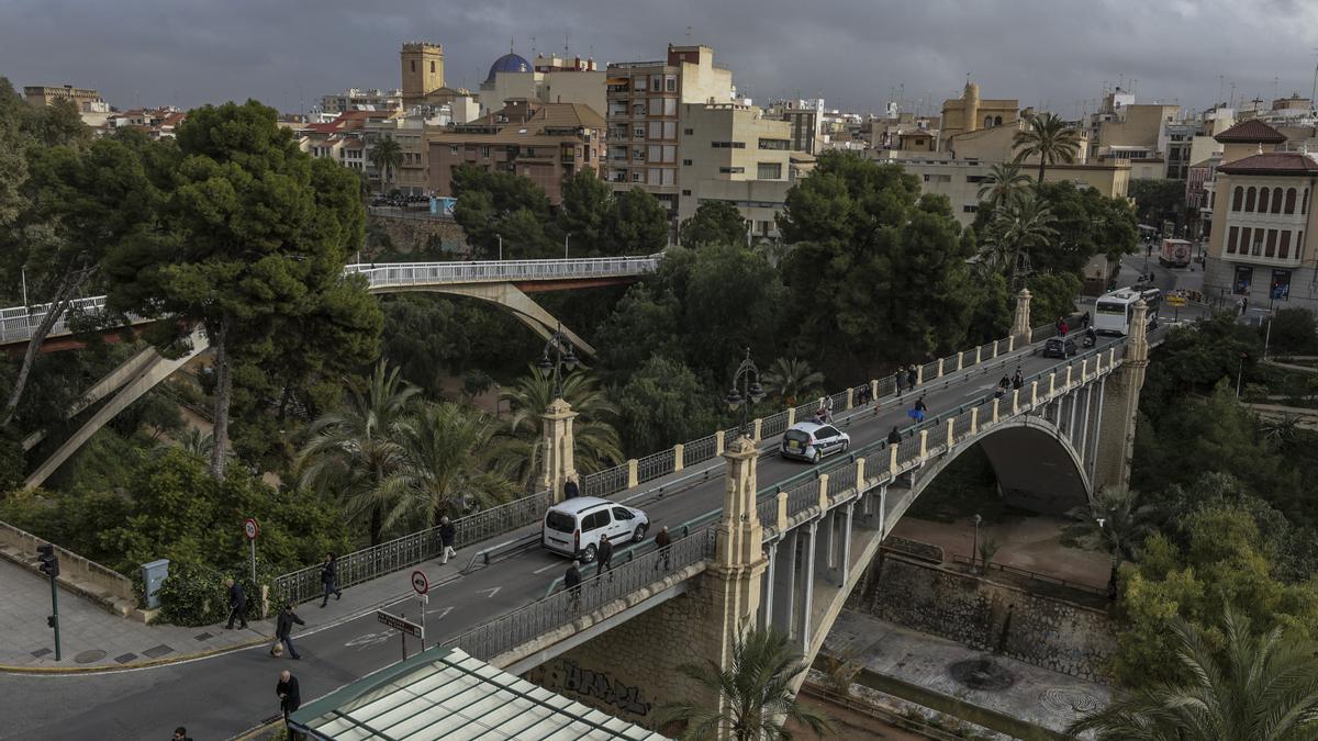 Puente de Canalejas de Elche y la pasarela del mercado