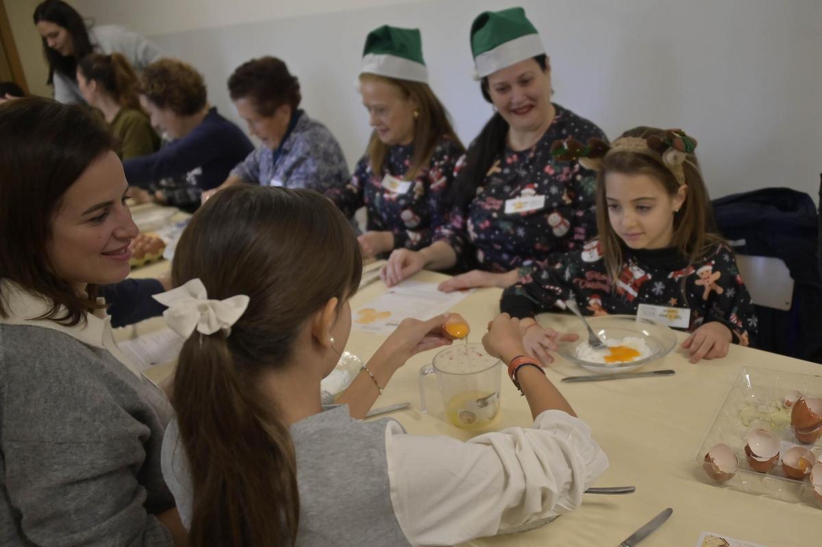 Taller de dulces navideños en el Museo Escolar de Puçol