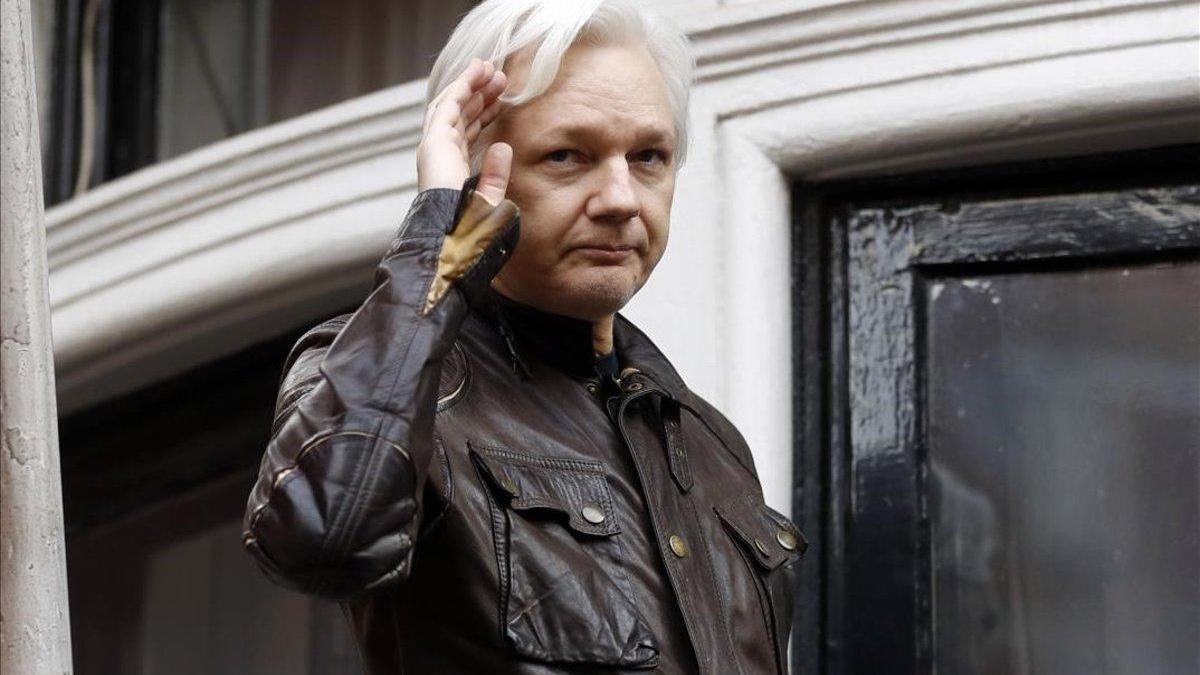Fiscales de EEUU imputan en secreto a Assange