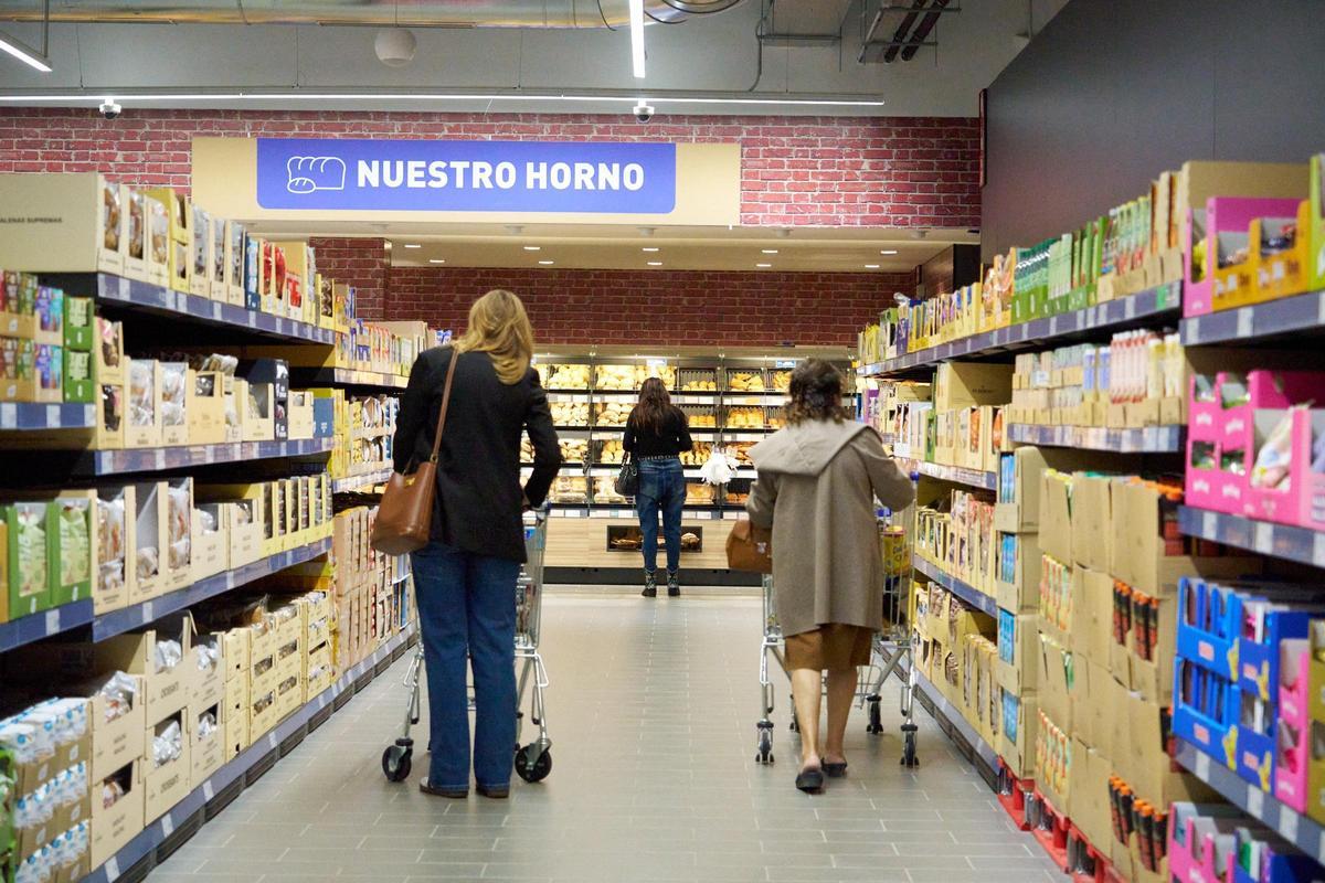 La tienda de Aldi en Fuengirola cuenta con 1.000 m2 de zona comercial con todo tipo de productos.
