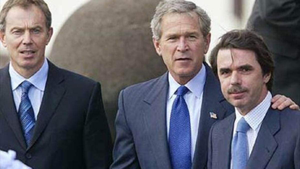 Blair (a la izquierda), junto a George Bush y José Mª Aznar, en la cumbre de las Azores, en marzo del 2003.