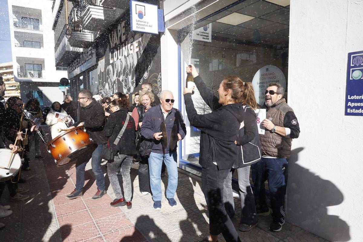 La Agrupació Musical Cultural de Teulada celebra su cuarto premio en esta lotería de Navidad