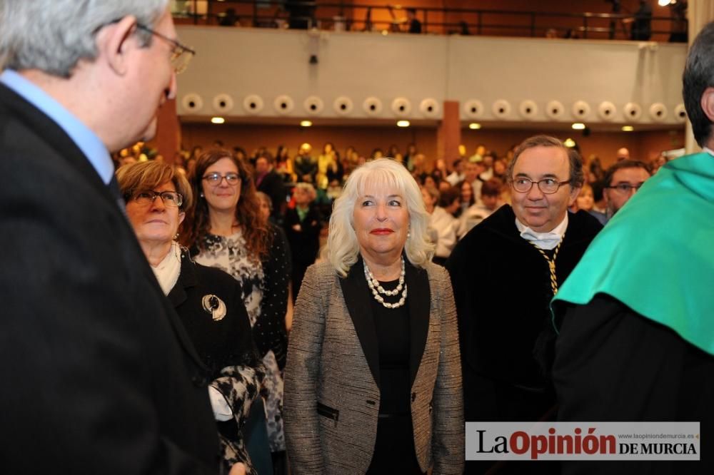 Rosamaría Alberdi, primera enfermera doctora honoris causa de España por la UMU