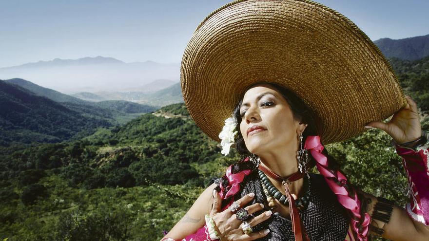 Lila Downs.