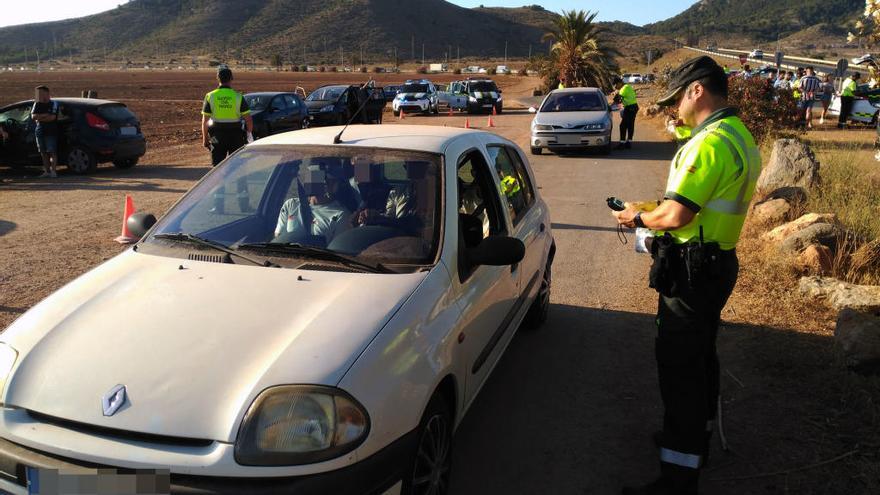 Se niega a hacer las pruebas de alcoholemia, vuelve a por el coche y triplica la tasa