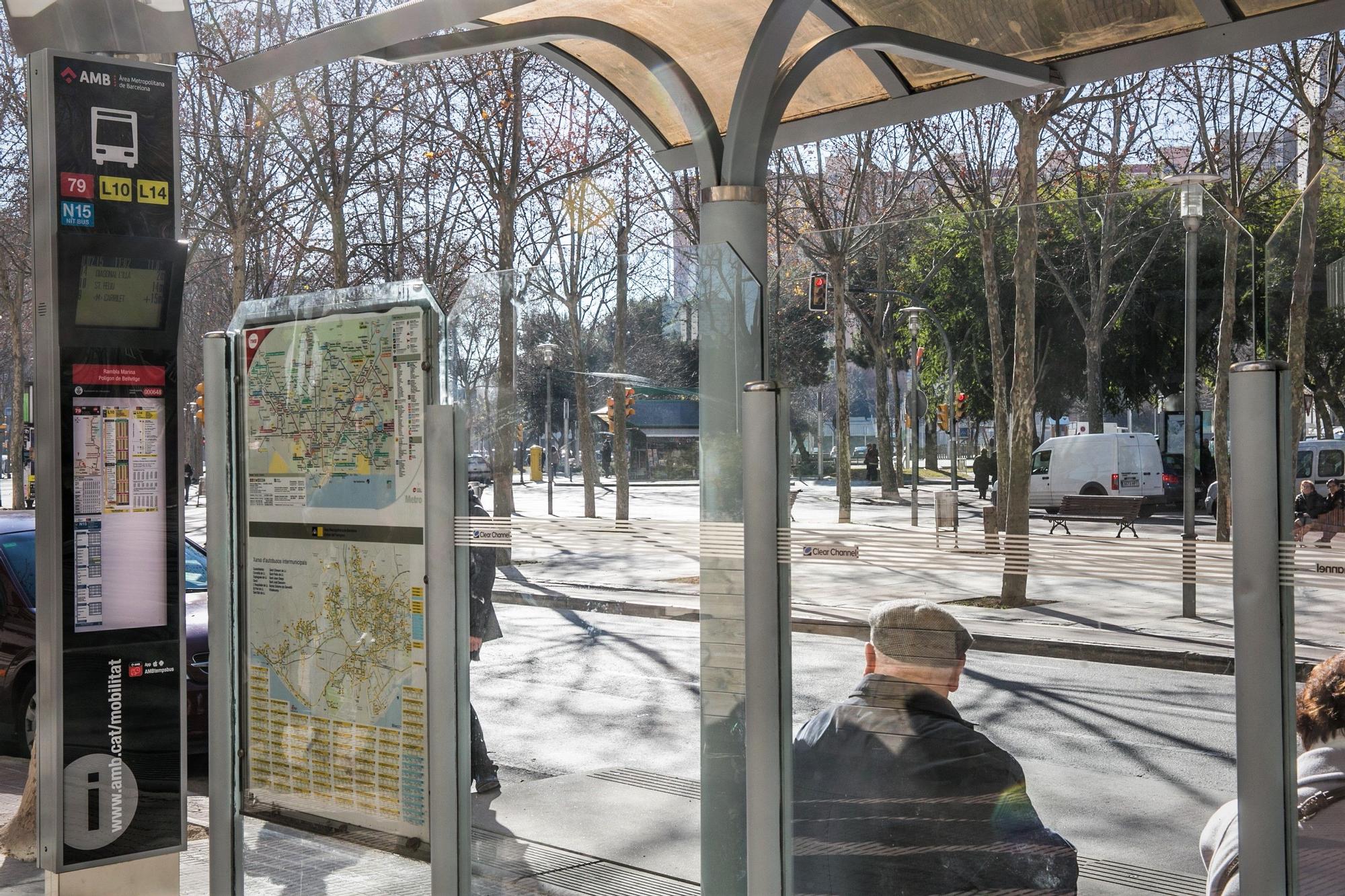 Una parada de autobús de L'Hospitalet de Llobregat.