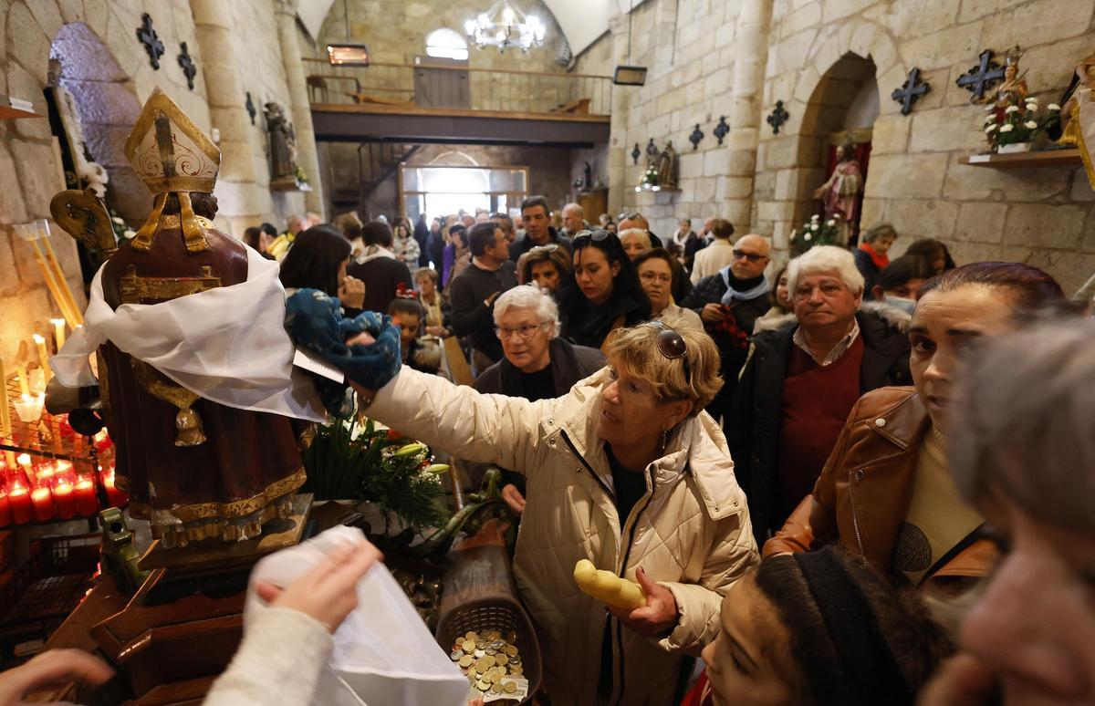 Gaitas, furanchos y furor religioso: San Blas triunfa en Bembrive