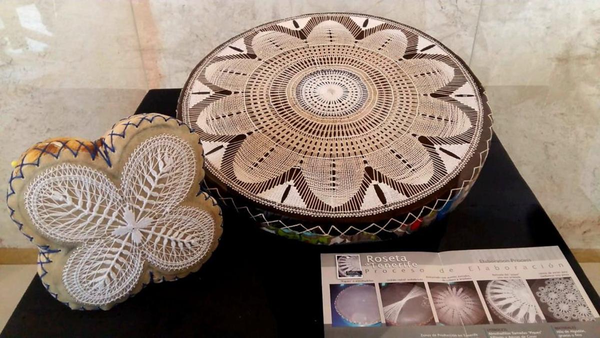 Piezas de roseta canaria.