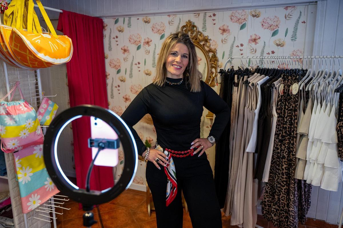 Fotogalería | 'Las Pekeprecios', por dentro: la cacereña Elena Leal muestra el espacio donde cobra vida su proyecto