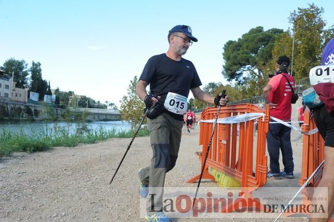 Marcha Nórdica en la mota del río Segura