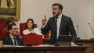 El alcalde de Elche anuncia una bajada de su sueldo y de los asesores del Ayuntamiento de un 3%