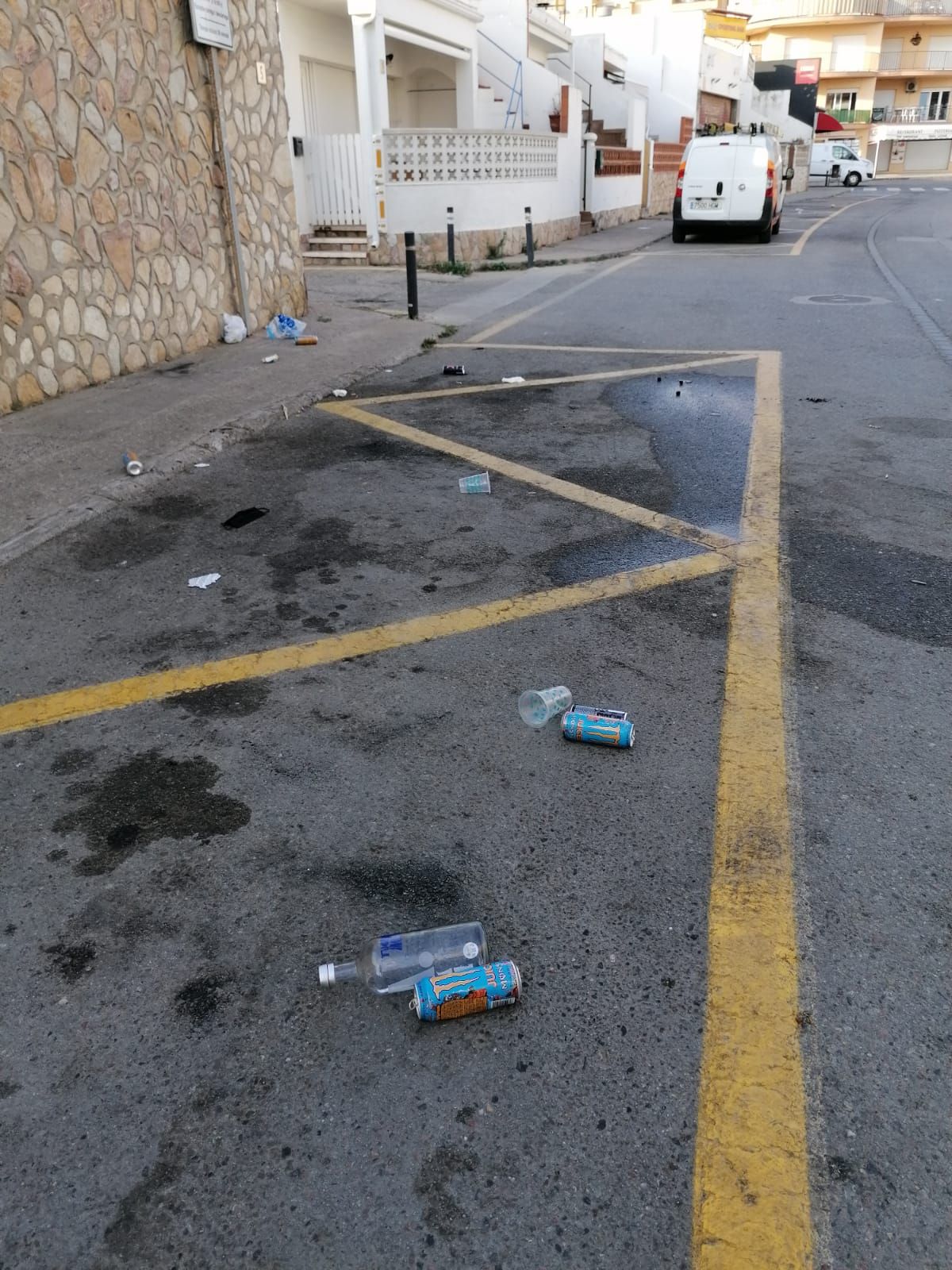 L'incivisme obliga a tancar les platges de l'Escala