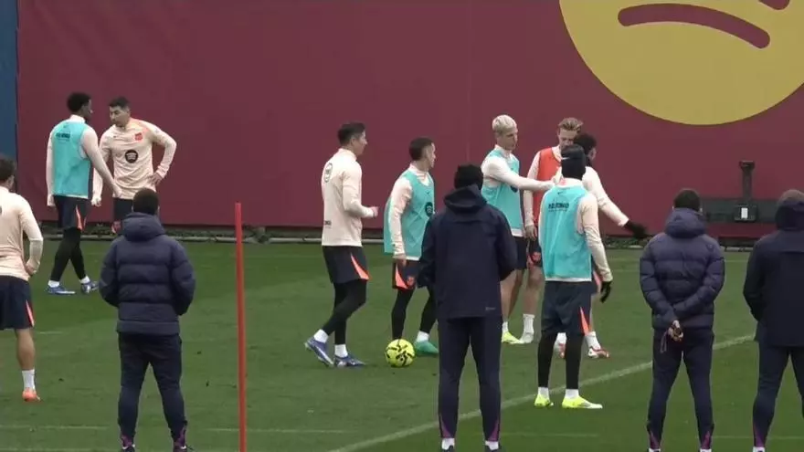 Raphinha, en el gimnasio, y Dro, pendiente de resolver su futuro, ausencias en el entrenamiento del Barça