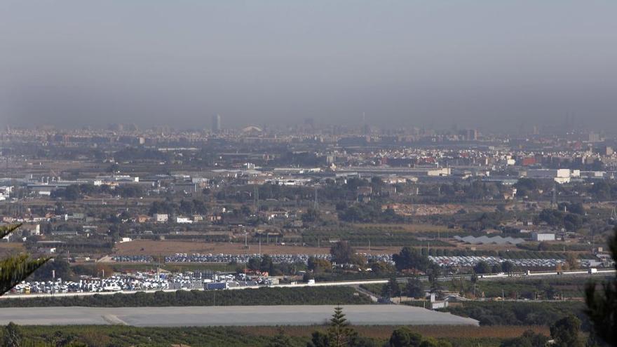 València activa el protocolo por alta polución  y desaconseja practicar deporte al aire libre