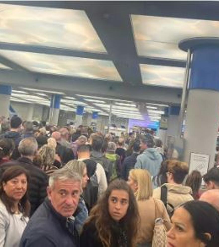 Chaos am Flughafen Mallorca: Hunderte Passagiere warten eine Stunde an der Sicherheitsschleuse