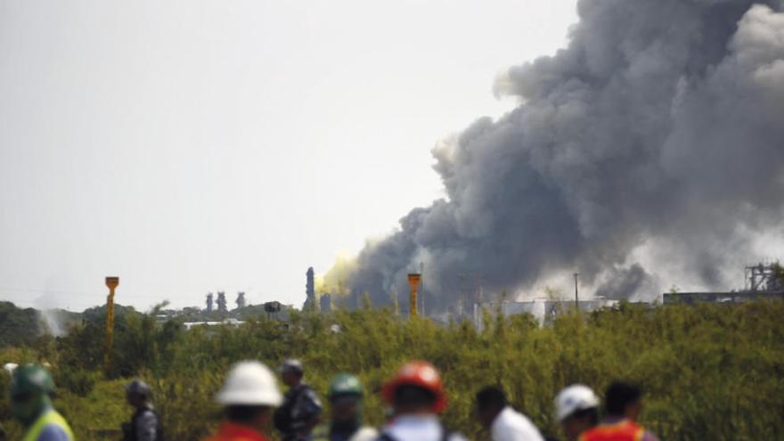 Al menos 13 muertos en la explosión de una planta petroquímica de Pemex en México