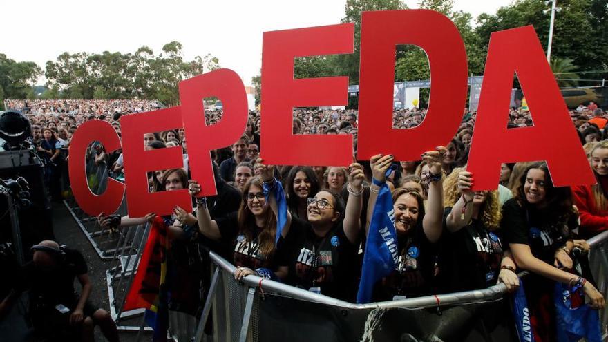 Fans de Cepeda en su último concierto en Gijón.