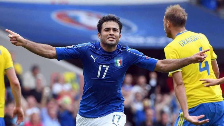 Eder celebra el gol de la victoria de Italia ante Suecia en el grupo E de la Eurocopa