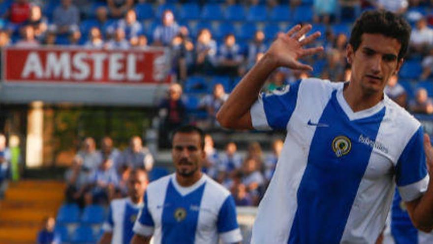 Álex Muñoz durante un partido en el Rico Pérez