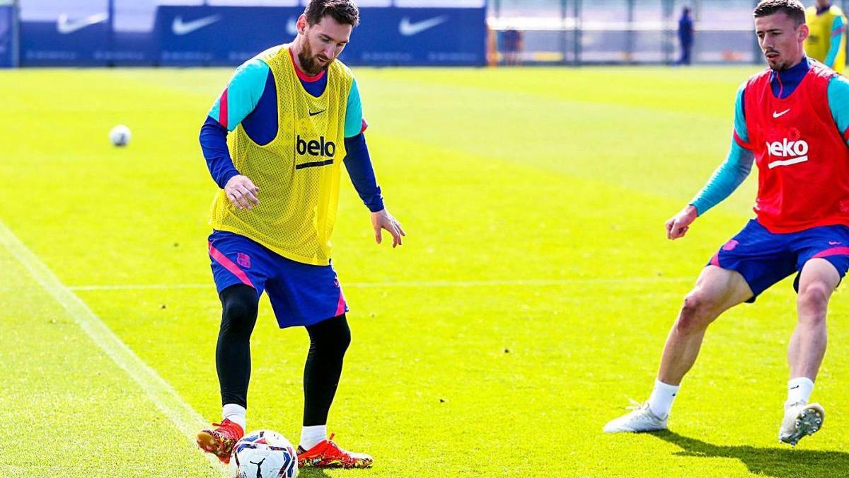 Leo Messi i Clément Lenglet, entrenant ahir a la Ciutat Esportiva del Barça.