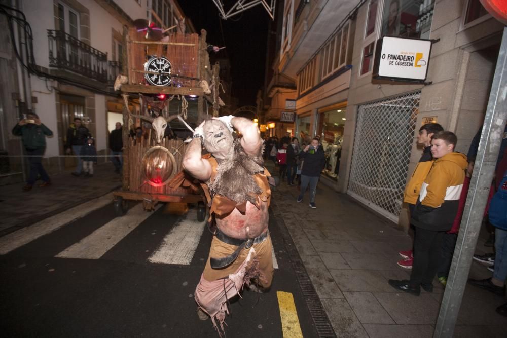 El festival Panic arranca en la capital estradense con un terrorífico desfile, concierto y un maratón de cine para pasar miedo.